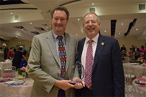 OakBend Medical Center presents the 2019 Jeff Council Award at Patchwork of Life